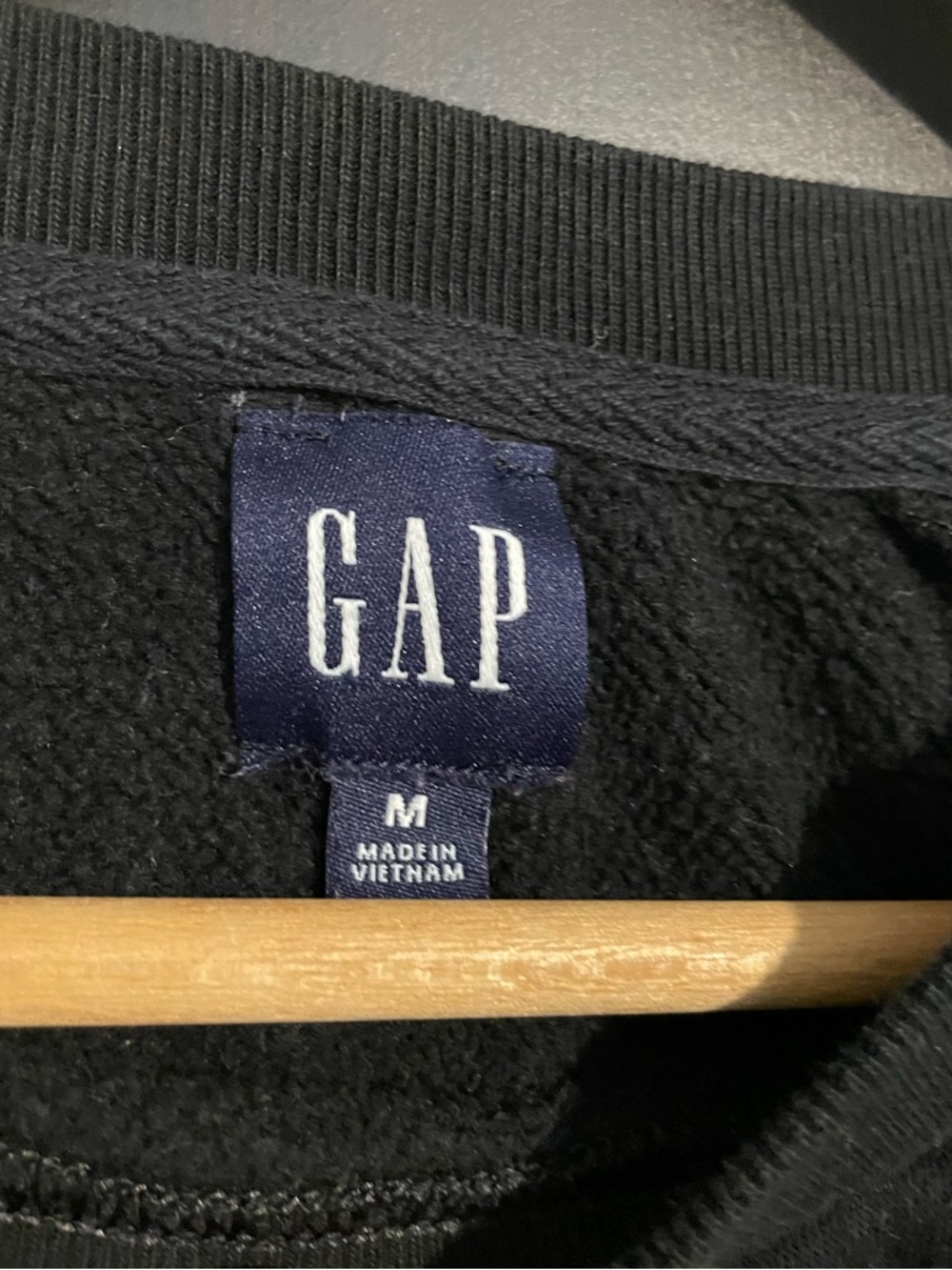 Gap Women’s Black Crewneck Sweatshirt - Picture 4 of 5